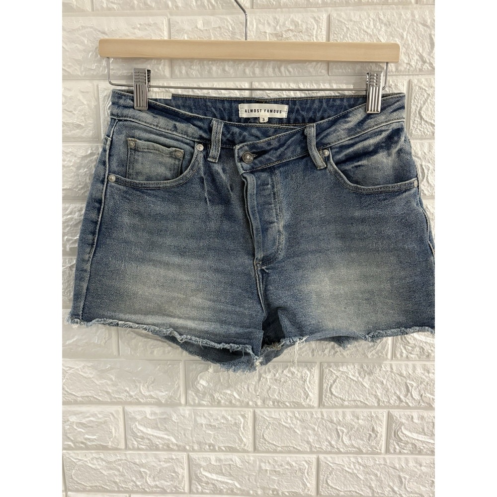 ALMOST FAMOUS WOMENS JEAN SHORTS SIZE 3 MEDIUM WASH DENIM‎ BUTTON FLY CUT OFF